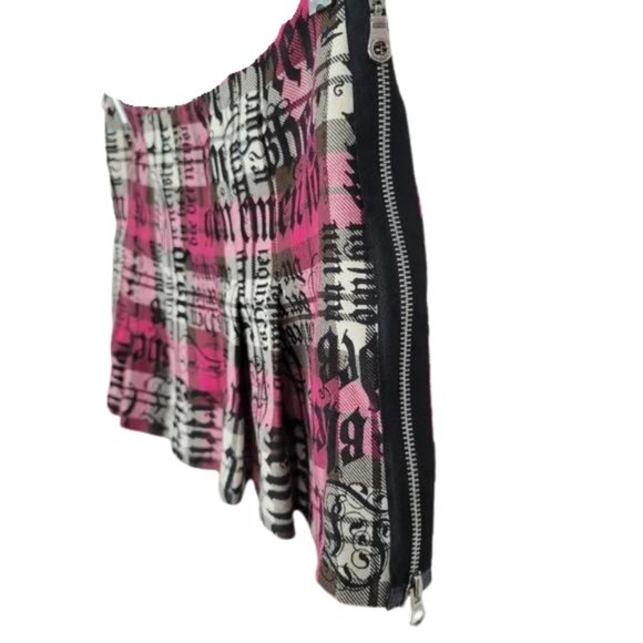 Super Cute Super Sexy Front Pleated Side Exposed Zip Straight Back Mini Skirt - Picture 3 of 3